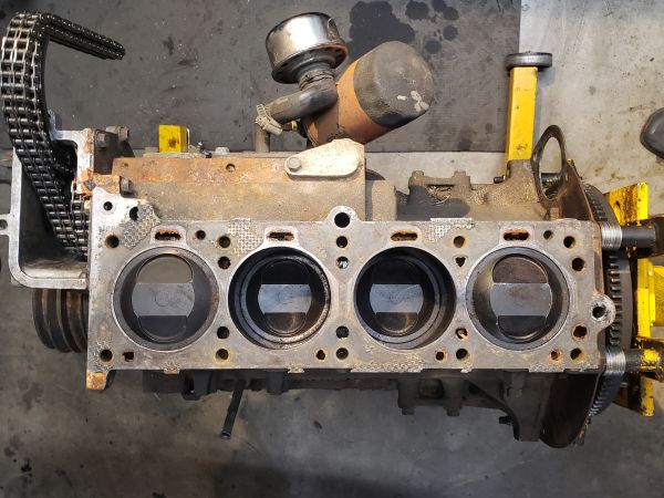 head_off_-_hks_pistons.jpg