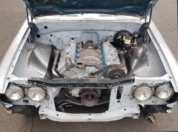 hemi_with_manifold_in_car.jpg