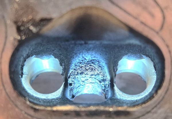 intake_port_-_very_dirty.jpg