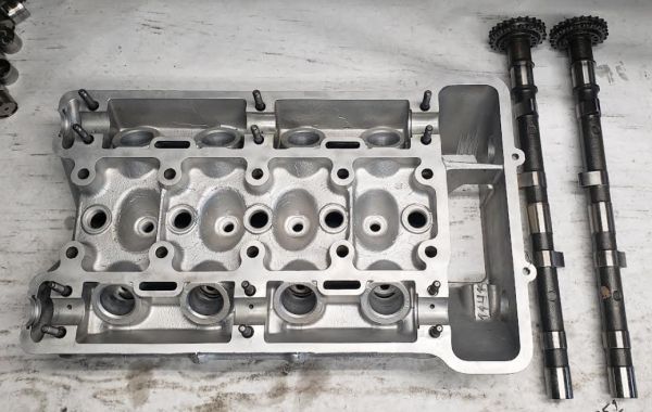top_of_head_showing_cams_removed_-_no_valvetrain.jpg